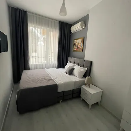 Oldmile Palace Hotel 2*