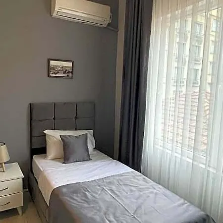 Oldmile Palace Hotell 2*