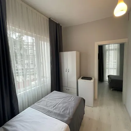 Oldmile Palace Hotel 2*